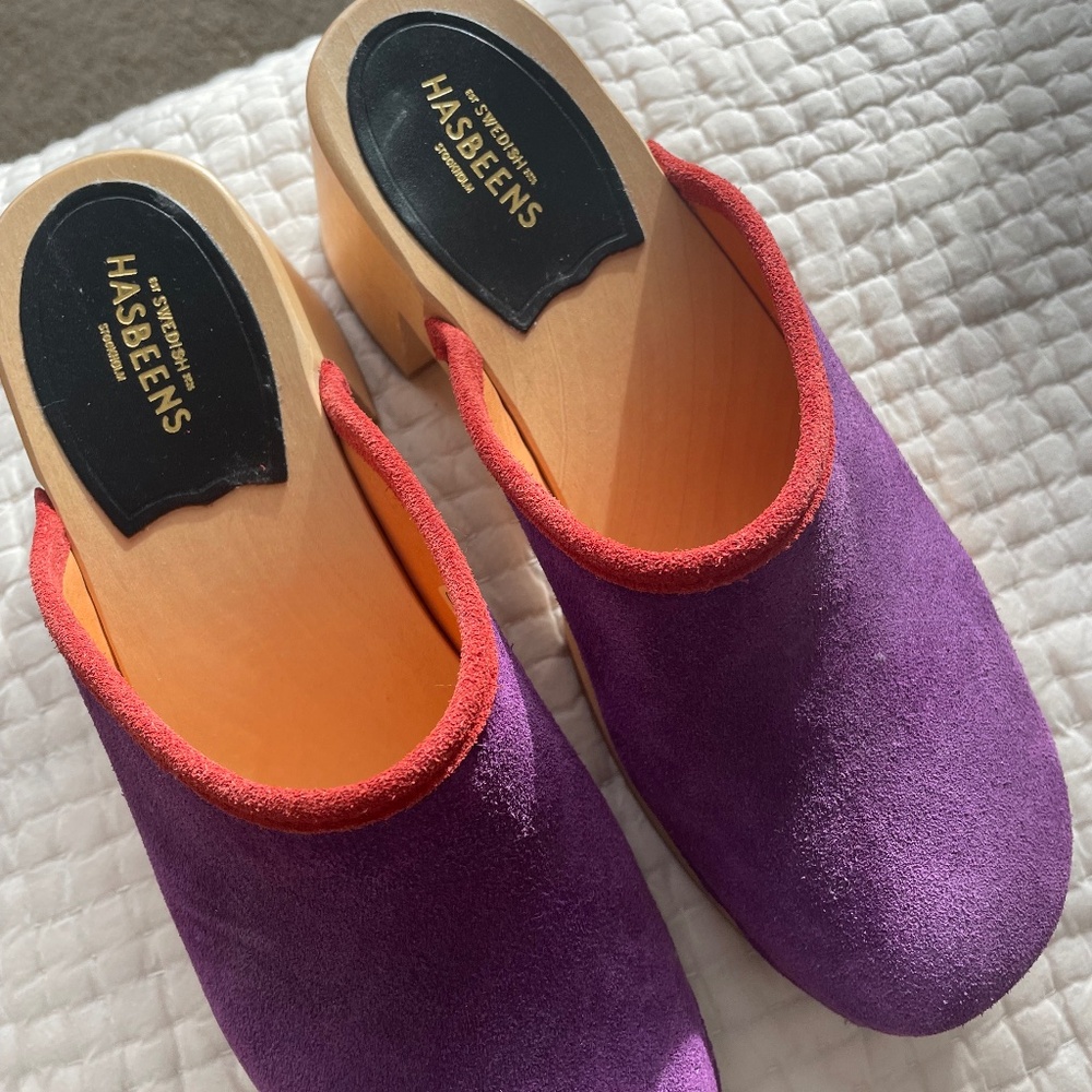 Purple suede Swedish Hasbeen clogs